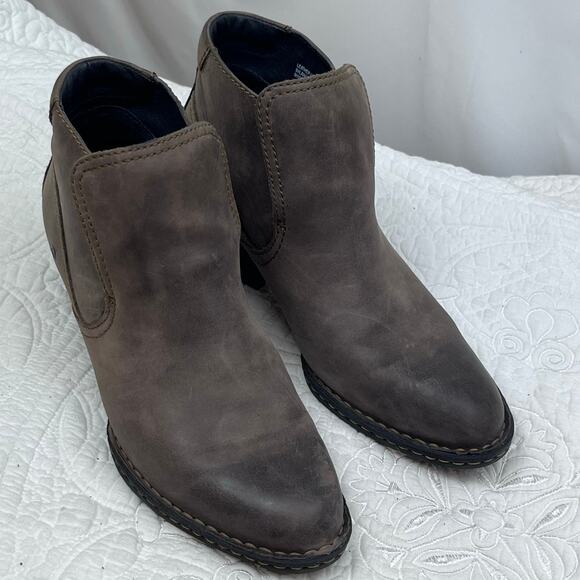 Born Women's Size 7.5 Tan Leather Low Heel Slip On Ankle Booties - Picture 1 of 11